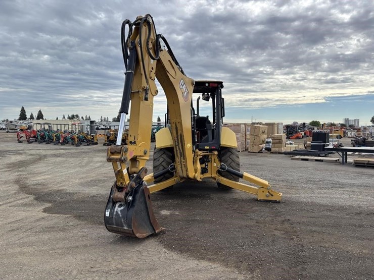 2022-caterpillar-430-image-8