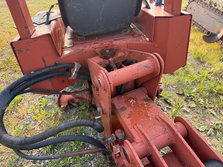 ditch-witch-350sx-image-24