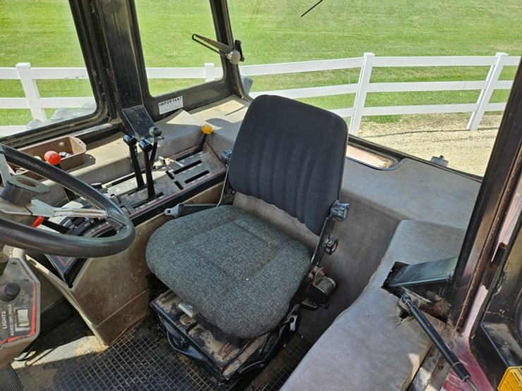 1984-case-ih-2294-image-33