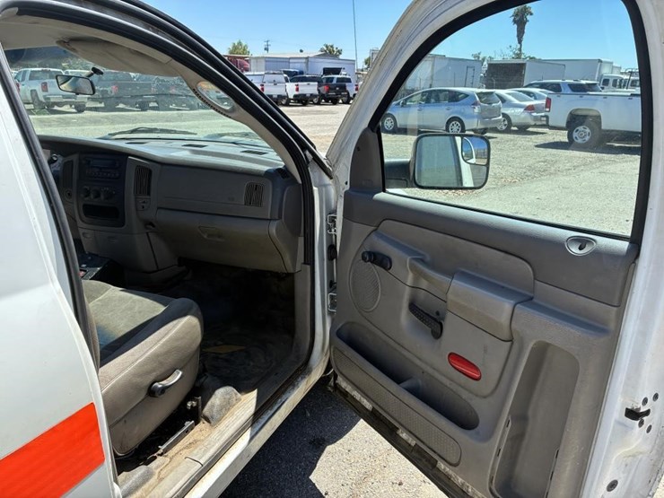 2005-dodge-ram-2500-image-15