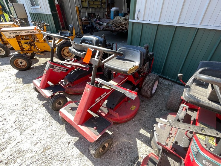#2110-•-snapper-28"-rear-engine-lawn-mower-image-1
