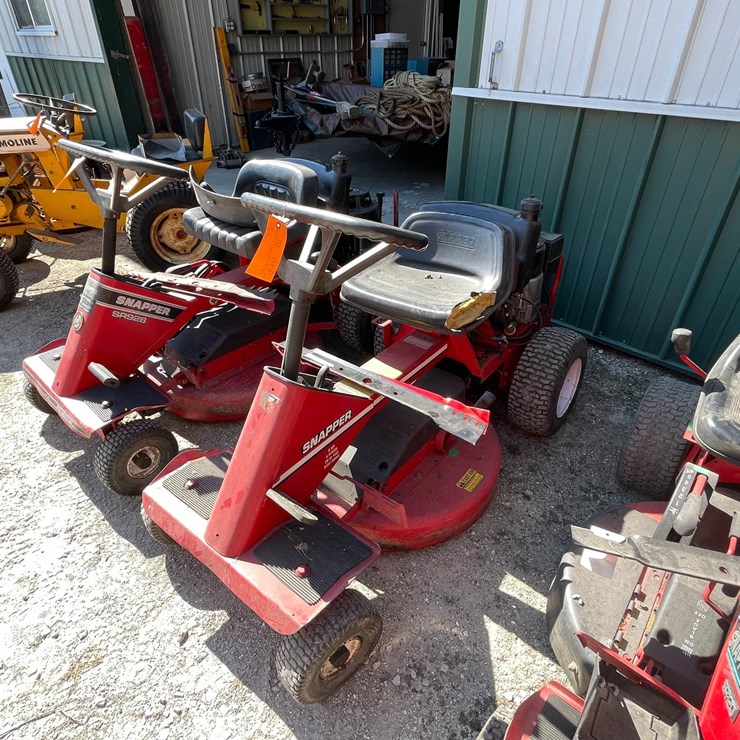 #2110 • Snapper 28" Rear Engine Lawn Mower