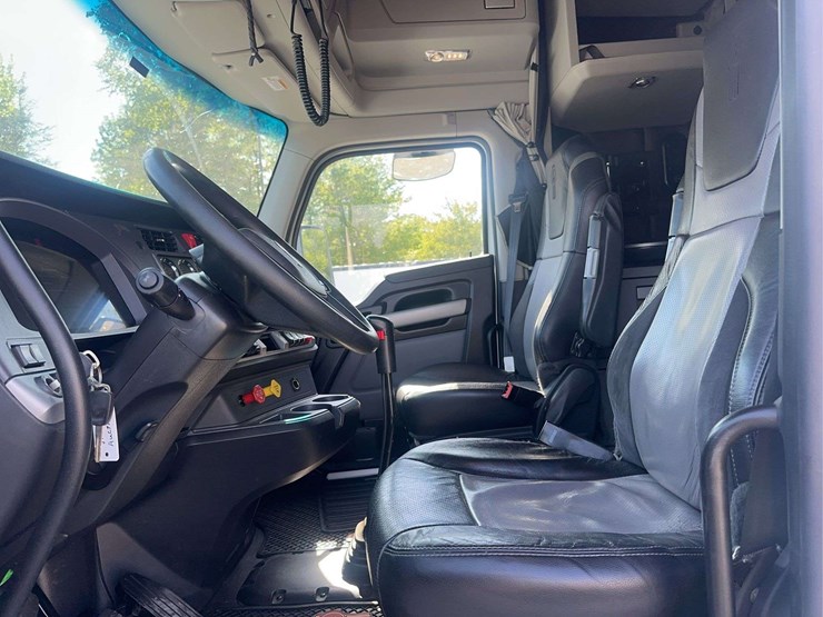 2022-kenworth-t680-image-22