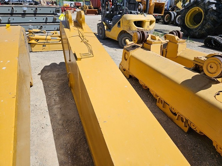 caterpillar-15-image-19