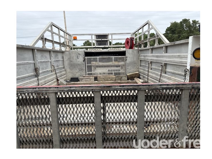 2011-ford-f550-image-3