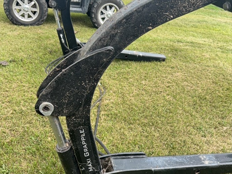 grapple-fork,-like-new,-came-off-new-holland-6070-tractor-and-loader,-would-fit-others-image-6
