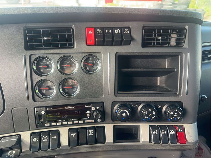 2022-kenworth-t680-image-23