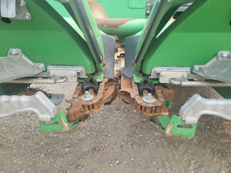 2014-john-deere-612c-corn-head---field-ready-image-27