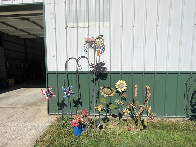 #2144-•-various-metal-yard-decorations-image-3