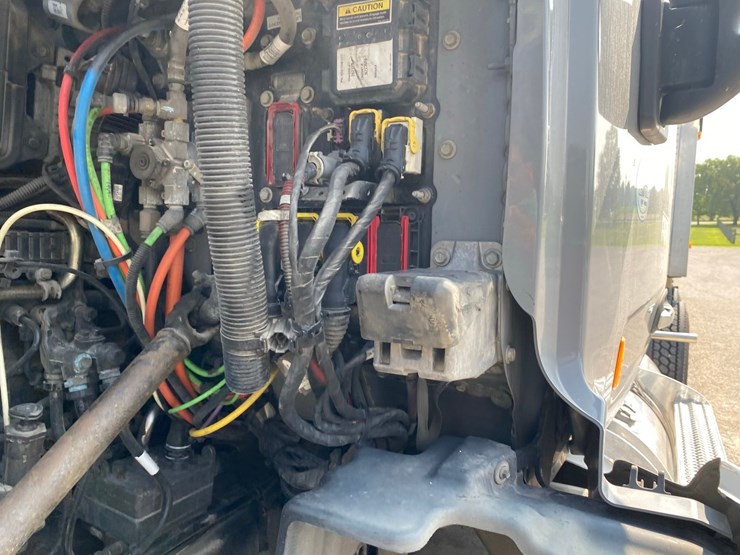 2019-peterbilt-579-image-36