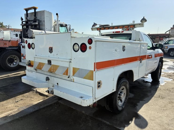 2009-chevrolet-3500hd-image-3