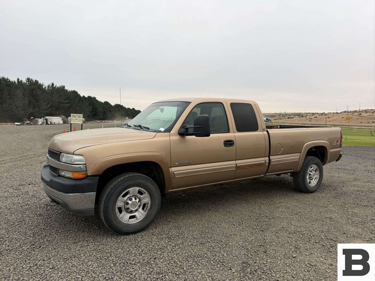 2001-chevrolet-silverado-2500hd-image-2