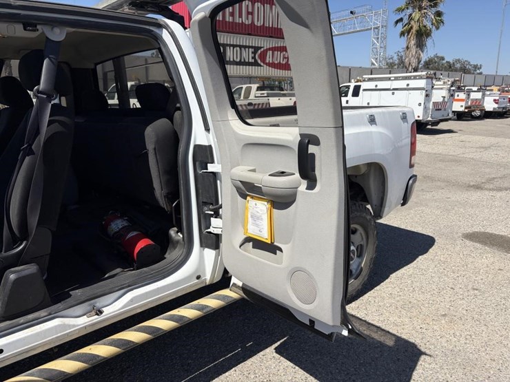 2012-gmc-sierra-2500-image-13