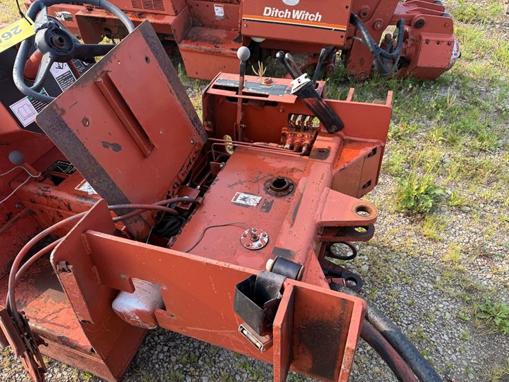 ditch-witch-350sx-image-17