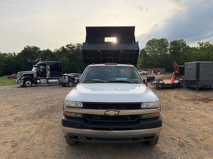 2001-chevrolet-3500-image-16