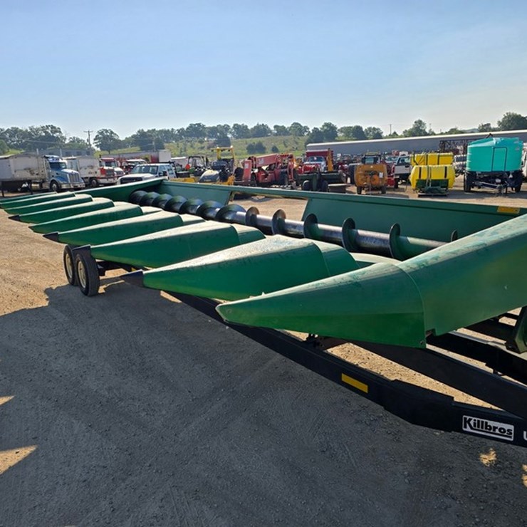 JOHN DEERE 8