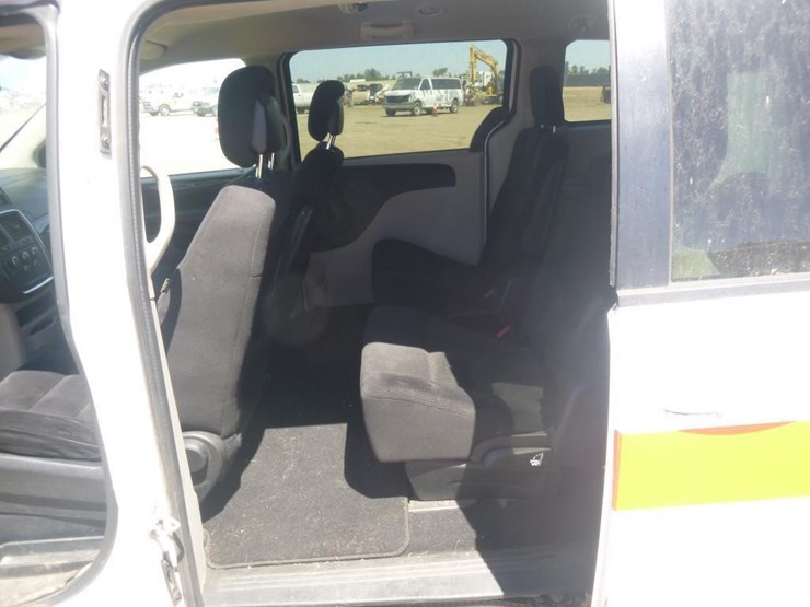 2014-dodge-grand-caravan-image-13