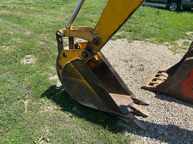 john-deere-610b-backhoe-image-23