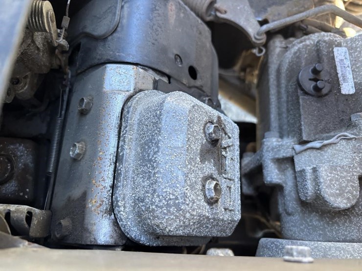 2014-john-deere-gator-xuv-550-image-23