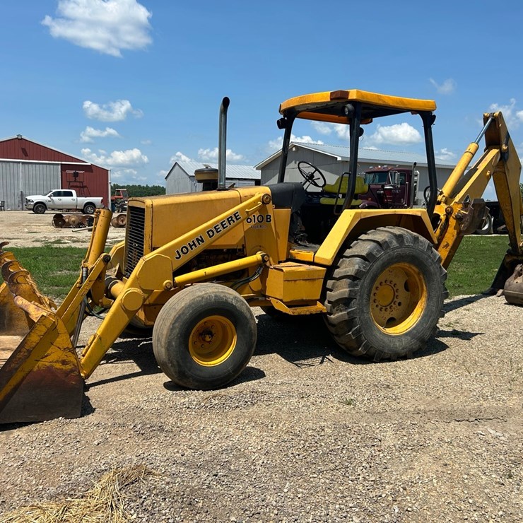 John Deere 610B Backhoe