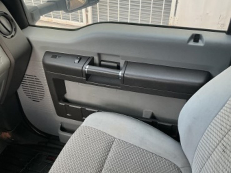 2016-ford-f550-image-26