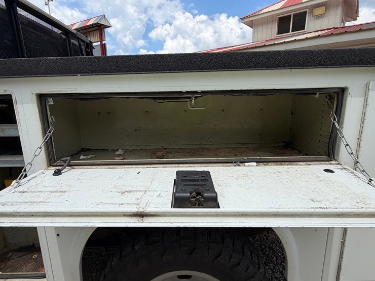 2020-chevrolet-3500hd-image-27