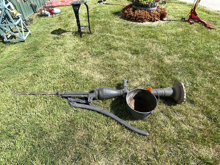 #2149-•-red-jacket-u21-water-pump-with-pot-image-2