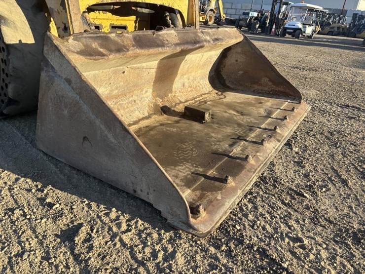 2014-caterpillar-226b3-image-11