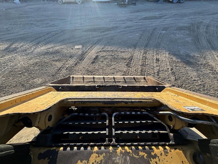2014-caterpillar-226b3-image-23