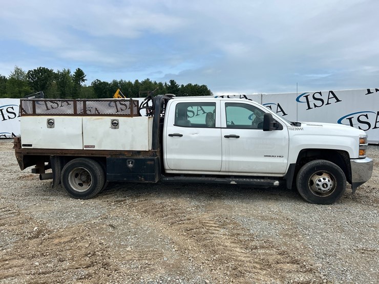 2015-chevrolet-3500-image-6