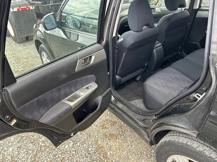 2010-subaru-forester-image-30