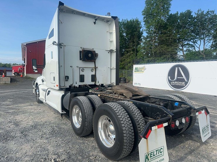 2022-kenworth-t680-image-7
