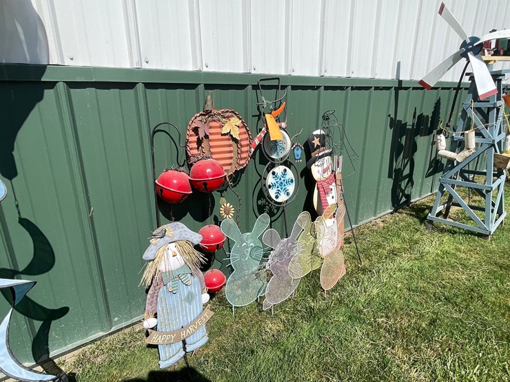 #2145-•-various-metal-yard-decorations-image-7