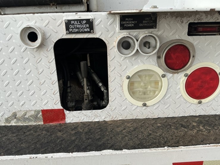 2015-ford-f550-image-10