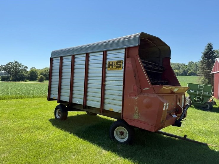 h&s-7+4-twin-auger-16'-forage-wagon-image-2