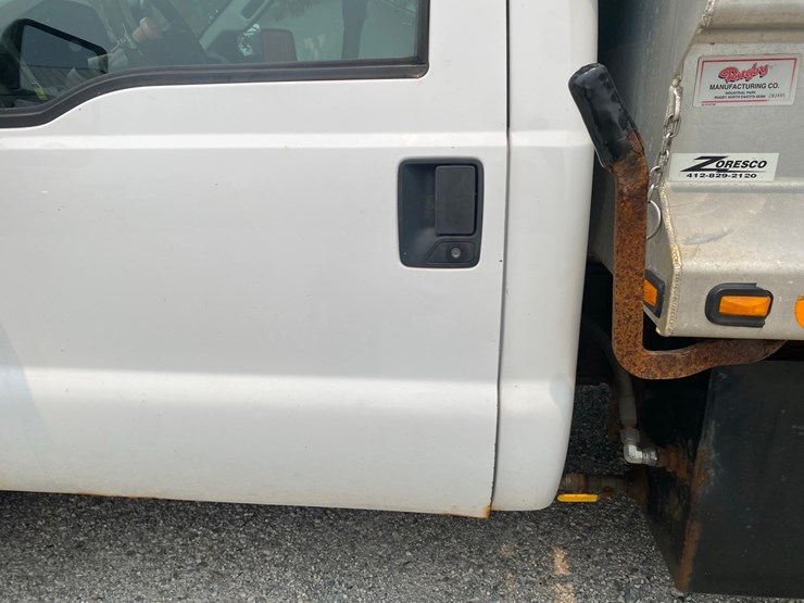 2011-ford-f550-image-52