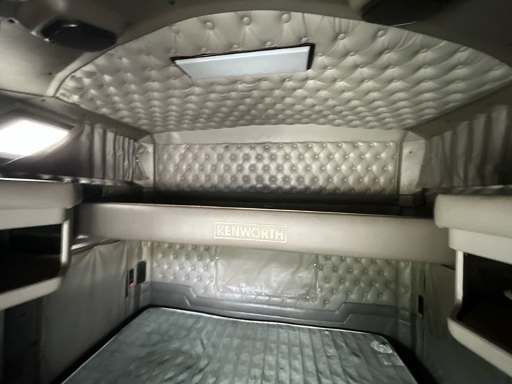 2017-kenworth-t660-image-63