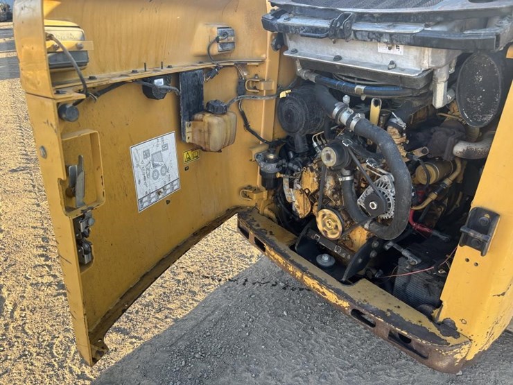 2014-caterpillar-226b3-image-33