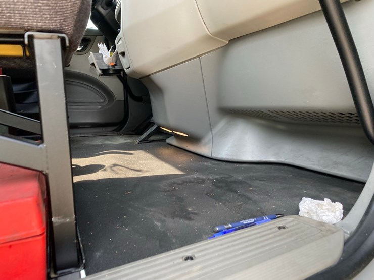2019-peterbilt-579-image-45