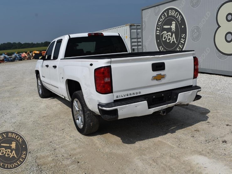 2017-chevrolet-silverado-1500-image-3