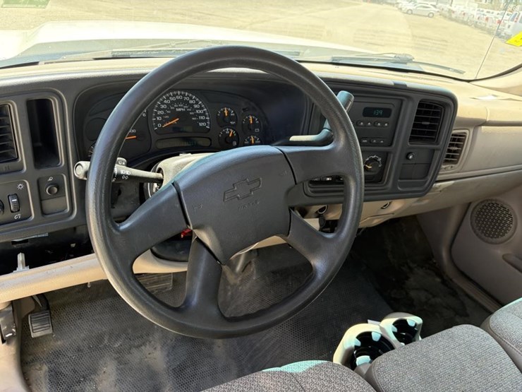 2005-chevrolet-silverado-2500-image-15