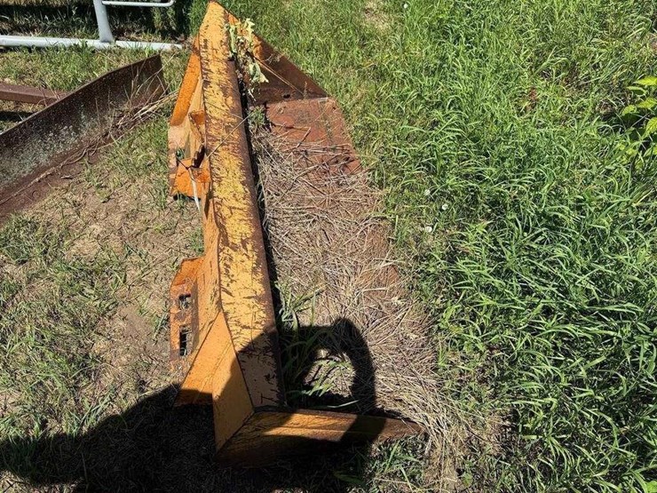 case-skid-steer-bucket-image-2