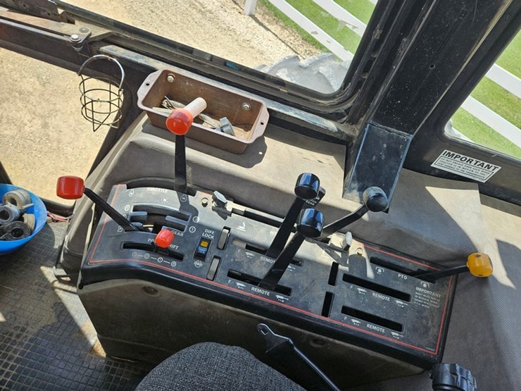 1984-case-ih-2294-image-26