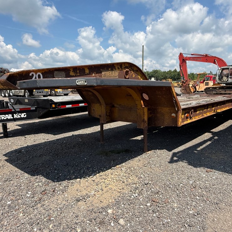 #15 • 1975 PHELON 25' TANDEM AXLE EQUIPMENT TRAILER