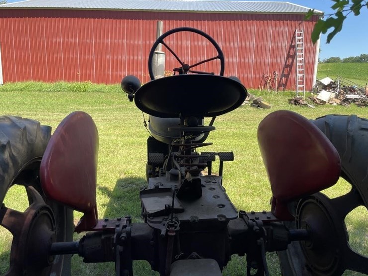 farmall-h-tractor-image-8
