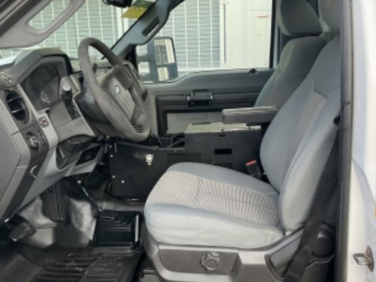 2016-ford-f550-image-28