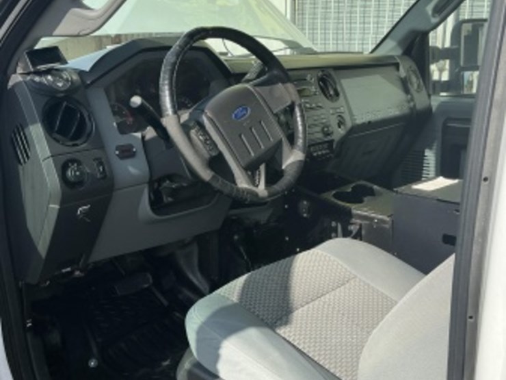2016-ford-f550-image-28