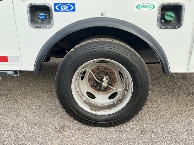 2016-ford-f550-image-8
