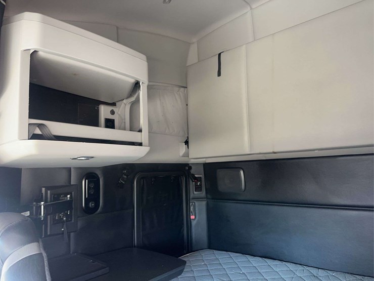 2022-kenworth-t680-image-32