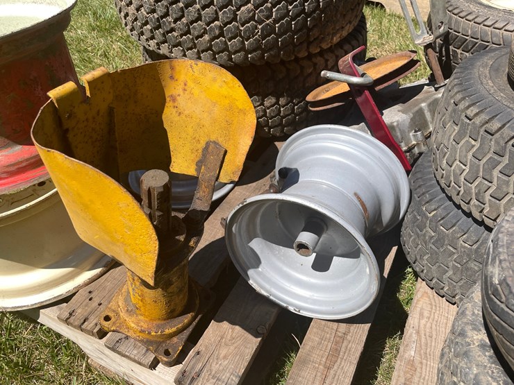 #2182-•-pallet-of-lawn-tractor-tires-image-10